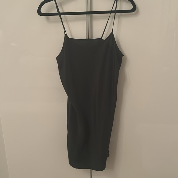 Elegant Black Lace Dress - Picture 2 of 3